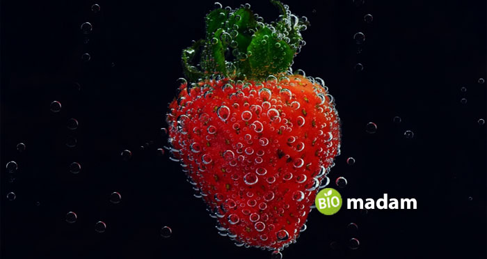 strawberry-blow-air-bubbles