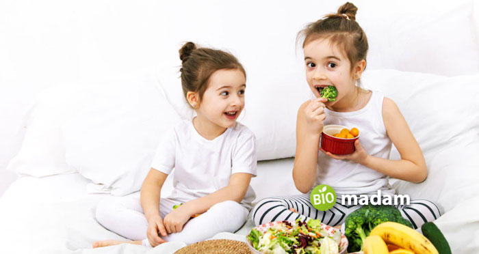 Children-eats-foods-and-vegetable