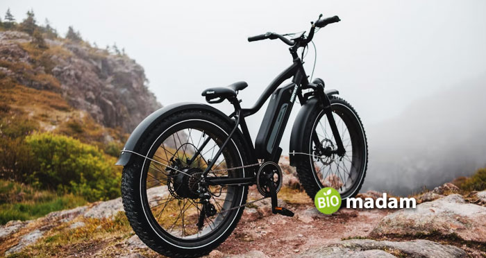 Electric-bike-stand-at-the-top-of-mountain