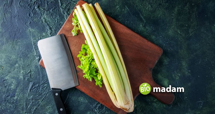 Celery-placed-on-the-cutting-board