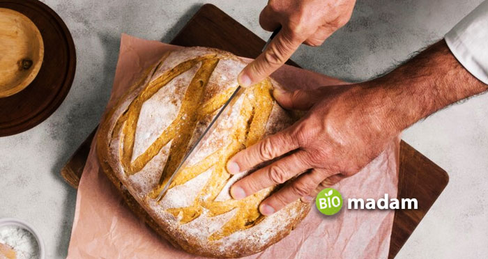 person-cutting-a-thaw-bread